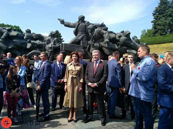 Порошенко: «Украинцы воевали в небе Британии, песках северной Африки, на островах Тихого океана» (ФОТО, ВИДЕО) | Русская весна