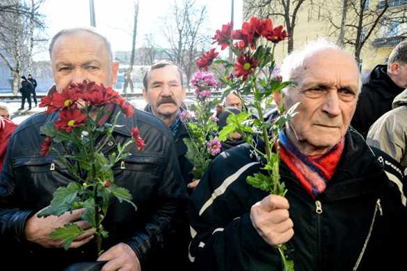 В Киеве открыли мемориальную доску основателю ОУН (ФОТО) | Русская весна