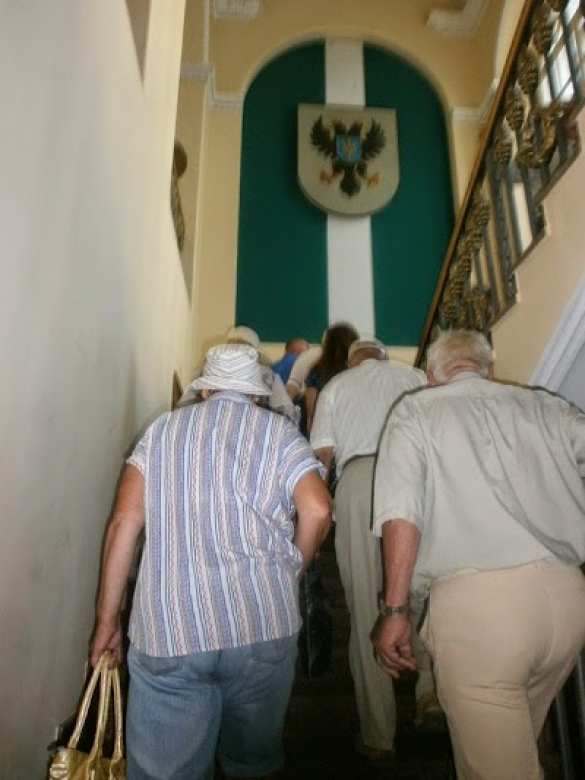 В Чернигове пенсионеры штурмовали областную администрацию и местную раду (фото, видео) В Чернигове пенсионеры штурмовали областную администрацию и местную раду (фото, видео) | Русская весна