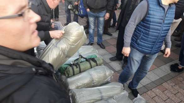 Первая победа «Майдана-3» — после стычки с правоохранителями протестующим удалось поставить палатки (+ВИДЕО, ФОТО) | Русская весна