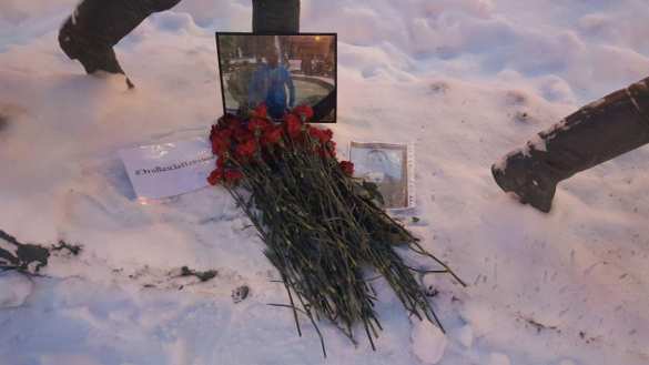 Памяти Героя: В честь майора Филипова москвичи возлагают цветы к зданию Минобороны (+ФОТО) | Русская весна