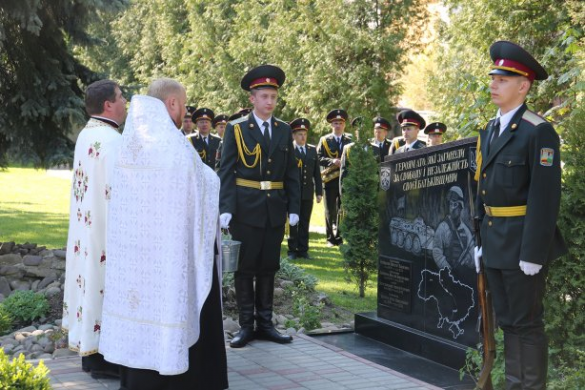 Полторак открыл памятник «героям АТО» (ФОТО) | Русская весна