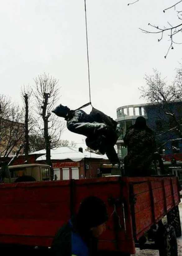 В Хмельницком уничтожили памятник Николаю Островскому (ФОТО) | Русская весна