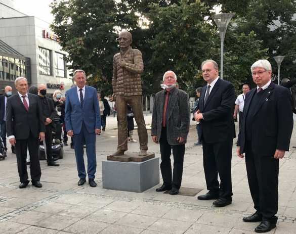 В Германии открыли памятник главному предателю России (ФОТО, ВИДЕО) | Русская весна