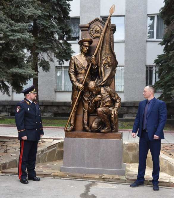 Боевое знамя МВД ЛНР: героический путь полиции от битвы за Луганск до котла в Дебальцево (ФОТО) | Русская весна