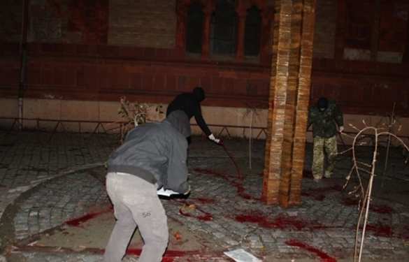 На Украине фашизма нет: в Ужгороде памятник жертвам Холокоста облили краской (ФОТО) | Русская весна