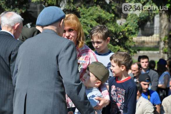 День Победы в оккупации: в Краматорске у Вечного Огня произошла стычка неонацистов с горожанами (ФОТО, ВИДЕО) | Русская весна
