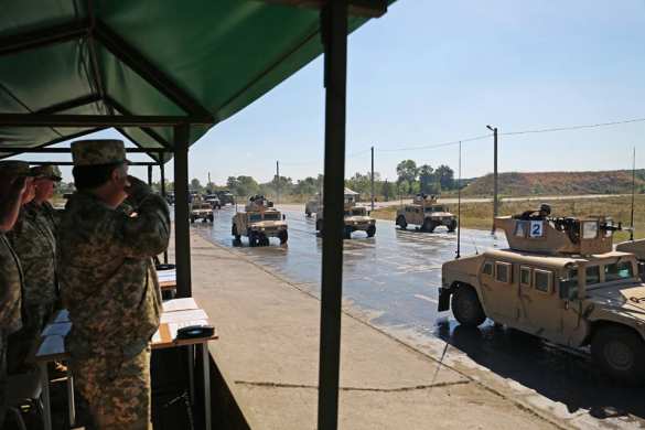 Полторак репетирует военный парад (ФОТО, ВИДЕО) | Русская весна