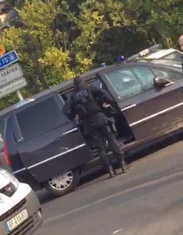 СРОЧНО: в Париже захвачен лицей, возможен захват заложников и теракт (ФОТО) | Русская весна
