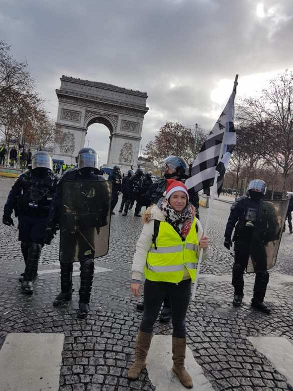В Париже началась битва протестующих с полицией (ПРЯМАЯ ТРАНСЛЯЦИЯ) | Русская весна