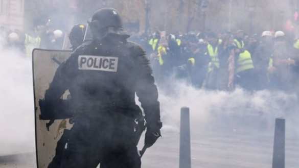 В Париже началась битва протестующих с полицией (ПРЯМАЯ ТРАНСЛЯЦИЯ) | Русская весна