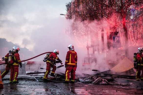Огонь и вода: как Париж пережил «майдан» (ФОТО) | Русская весна