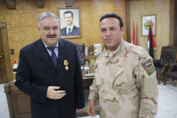 Он помог избежать большого кровопролития: Российские военные наградили сирийца Иззата Башури (ФОТО) | Русская весна