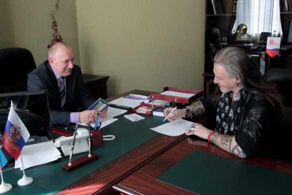 Джигурда получил паспорт ДНР (+ВИДЕО, ФОТО) | Русская весна