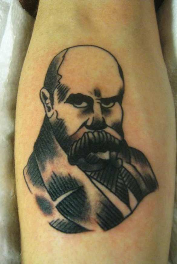 «Героям Слава!» на ягодицах: фотогалерея самых безумных «патриотических» тату | Русская весна