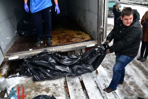 Судьба оккупанта — в Киев в пластиковом мешке: в ДНР передали ВСУ тела трех военных, подорвавшихся на мине (ФОТО, ВИДЕО) | Русская весна