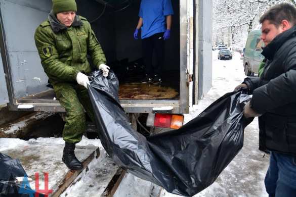 Судьба оккупанта — в Киев в пластиковом мешке: в ДНР передали ВСУ тела трех военных, подорвавшихся на мине (ФОТО, ВИДЕО) | Русская весна