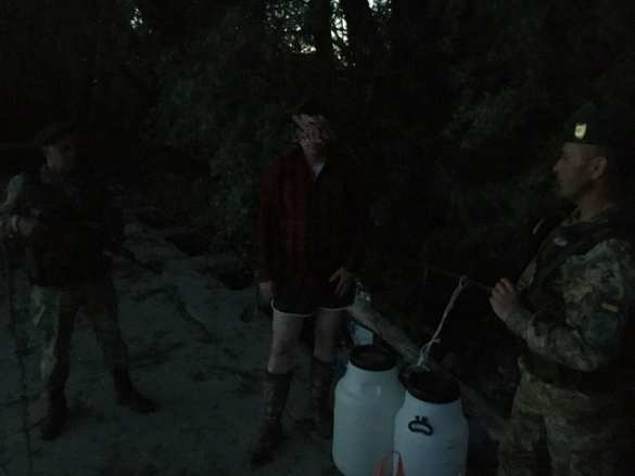 Норвежец пытался сбежать из Украины в Африку на пластиковых бочках (ФОТО) | Русская весна