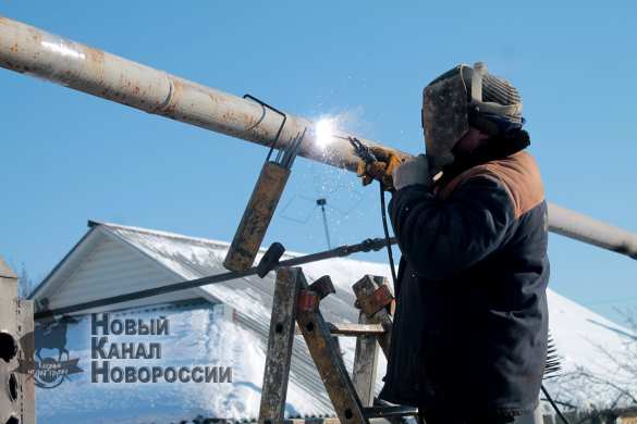 Последствия обстрелов ВСУ в ЛНР: нарушено газо- и электроснабжение, дома посечены осколками (ФОТО) | Русская весна