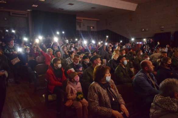 «На передовой»: российская певица выступила в прифронтовом донбасском городе (ФОТО) | Русская весна