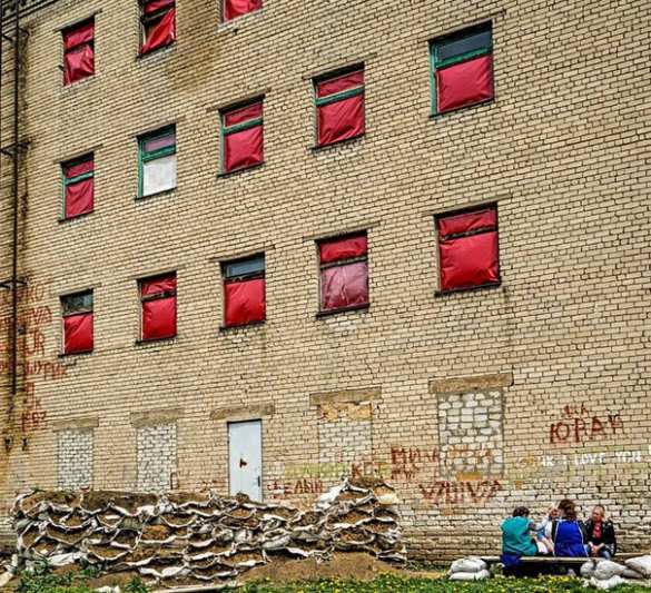 Ужас прифронтового Донецка: люди, ставшие мишенью для снайперов, и дети войны (ФОТОРЕПОРТАЖ) | Русская весна