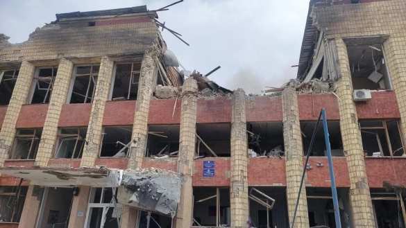 ВСУ нанесли удар по администрации Марковского округа в ЛНР, пострадали 18 человек (ФОТО) | Русская весна
