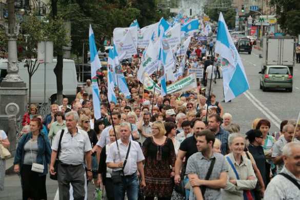 В Киеве начались столкновения между митингующими и нацгвардией (ФОТО, ВИДЕО) | Русская весна