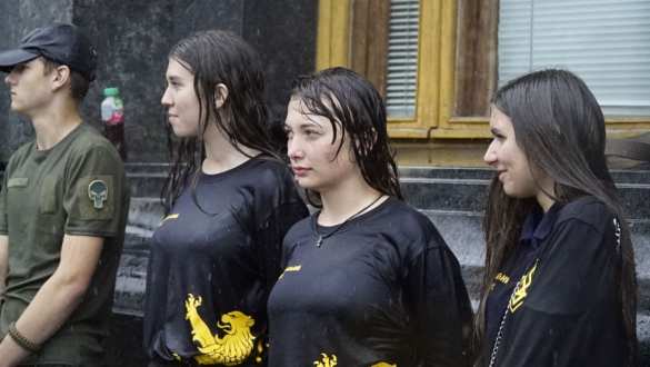 Началось: К офису Зеленского принесли гроб (ФОТО, ВИДЕО) | Русская весна