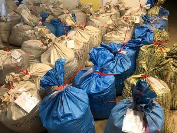 В Польше разоблачили банду, в которой украинцы подделывали сигареты для Европы (ФОТО, ВИДЕО) | Русская весна