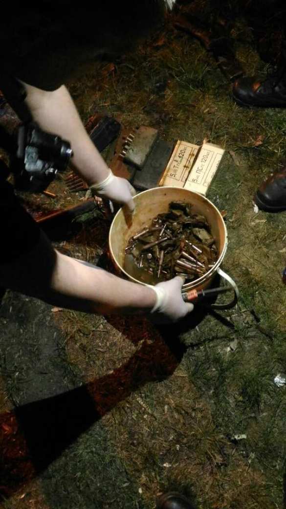 Подводный схрон: в Киеве найден арсенал оружия и боеприпасов (ФОТО) | Русская весна