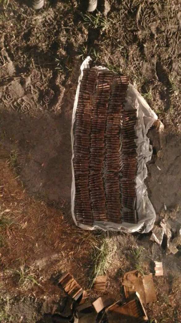 Подводный схрон: в Киеве найден арсенал оружия и боеприпасов (ФОТО) | Русская весна