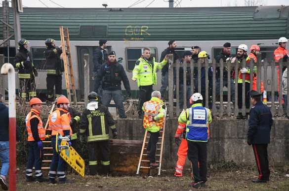 Крушение пассажирского поезда в Италии: сотни раненых, есть погибшие (ФОТО, ВИДЕО) | Русская весна