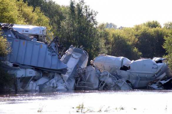 В США мост обрушился под проходящим поездом (ФОТО, ВИДЕО) | Русская весна