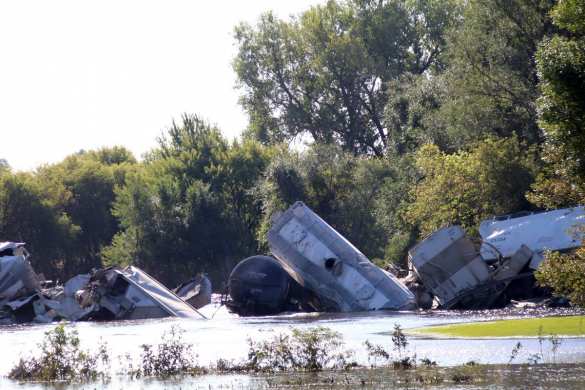 В США мост обрушился под проходящим поездом (ФОТО, ВИДЕО) | Русская весна