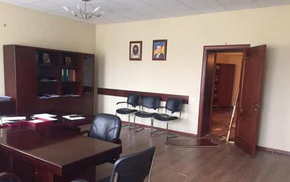 Будни Украинского Государства: Экстремисты в балаклавах устроили погром на Волынской таможне (ФОТО) | Русская весна