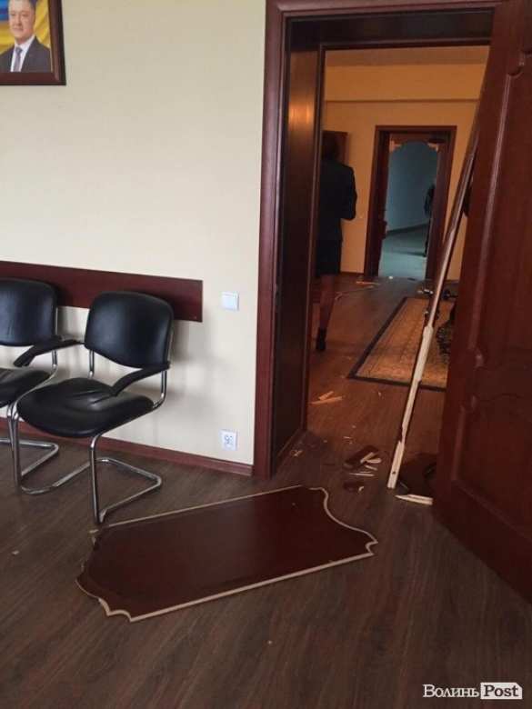 Будни Украинского Государства: Экстремисты в балаклавах устроили погром на Волынской таможне (ФОТО) | Русская весна