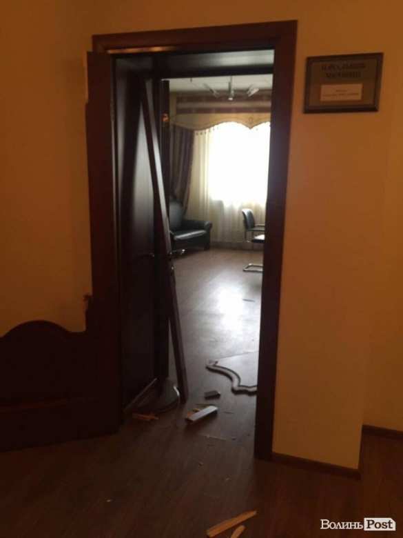 Будни Украинского Государства: Экстремисты в балаклавах устроили погром на Волынской таможне (ФОТО) | Русская весна