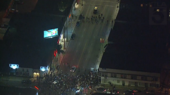 Погромы в Лос-Анджелесе: неуправляемая толпа молодёжи захватила город (ФОТО, ВИДЕО) | Русская весна