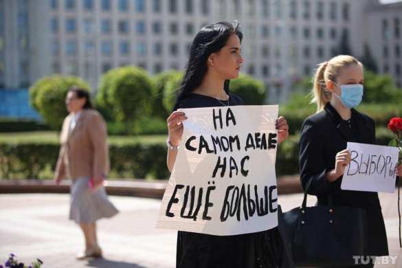 «Здесь умер мой голос»: новая срежиссированная акция на улицах Минска (ФОТО, ВИДЕО) | Русская весна