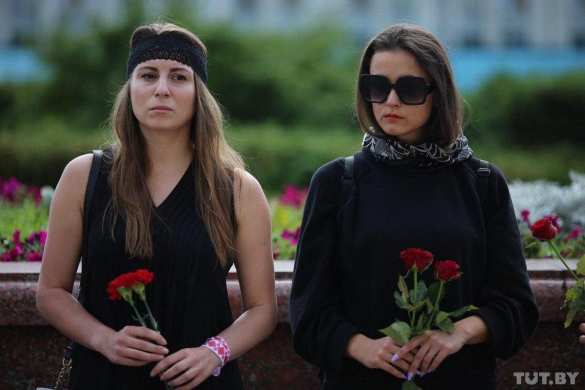 «Здесь умер мой голос»: новая срежиссированная акция на улицах Минска (ФОТО, ВИДЕО) | Русская весна