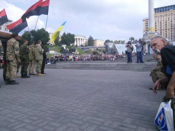 «Нерабы» на коленях: в Киеве попрощались с боевиками «Правого сектора» (ФОТО) | Русская весна
