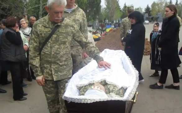 «Больно резало глаза», — «патриоты» жалуются, что украинцы не оплакивают «атошников» (ФОТО) | Русская весна