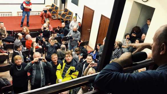 «Реальный погром»: в Москве сорвали показ скандального фильма о блокадном Ленинграде (ФОТО, ВИДЕО) | Русская весна