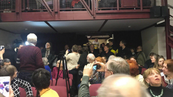 «Реальный погром»: в Москве сорвали показ скандального фильма о блокадном Ленинграде (ФОТО, ВИДЕО) | Русская весна