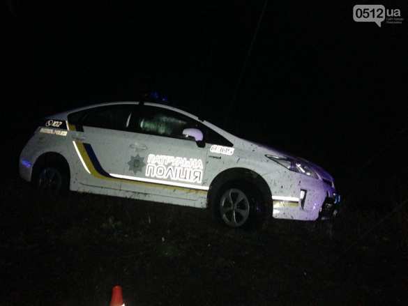 Типичная Украина: мужчина ограбил магазины, угнал патрульное авто и угрожал гранатой (ФОТО, ВИДЕО) | Русская весна