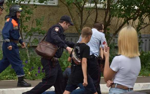 Саранские полицейские спасли младенца, которого отец хотел выбросить из окна (ФОТО, ВИДЕО) | Русская весна