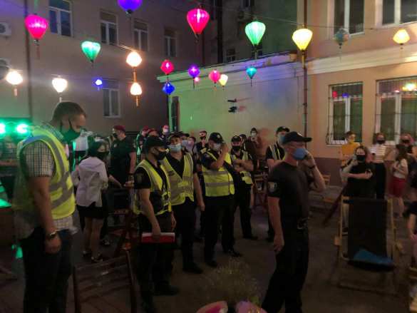 Полиция разогнала украинских гомосексуалистов за «несоблюдение дистанции» (ФОТО, ВИДЕО) | Русская весна