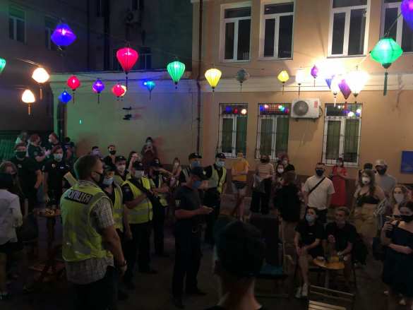 Полиция разогнала украинских гомосексуалистов за «несоблюдение дистанции» (ФОТО, ВИДЕО) | Русская весна