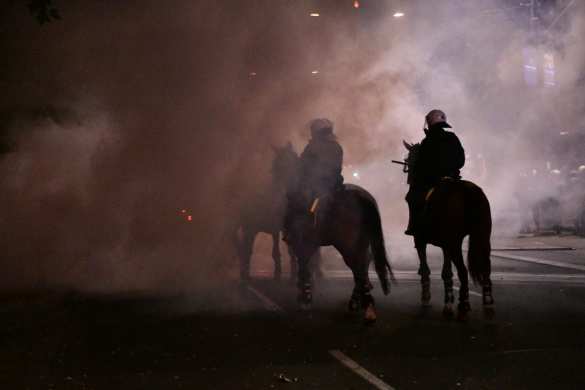 Белград горит и бушует: сербы протестуют против комендантского часа (ФОТО, ВИДЕО) | Русская весна