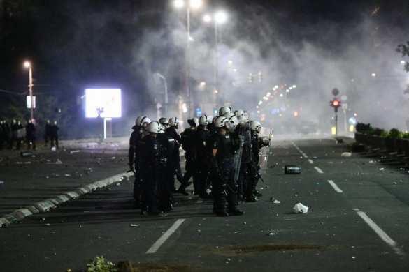 Белград горит и бушует: сербы протестуют против комендантского часа (ФОТО, ВИДЕО) | Русская весна